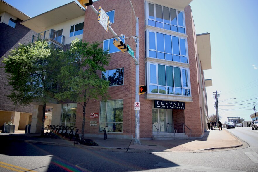 More Photos Of 901 W 9th St, Austin Office For Lease