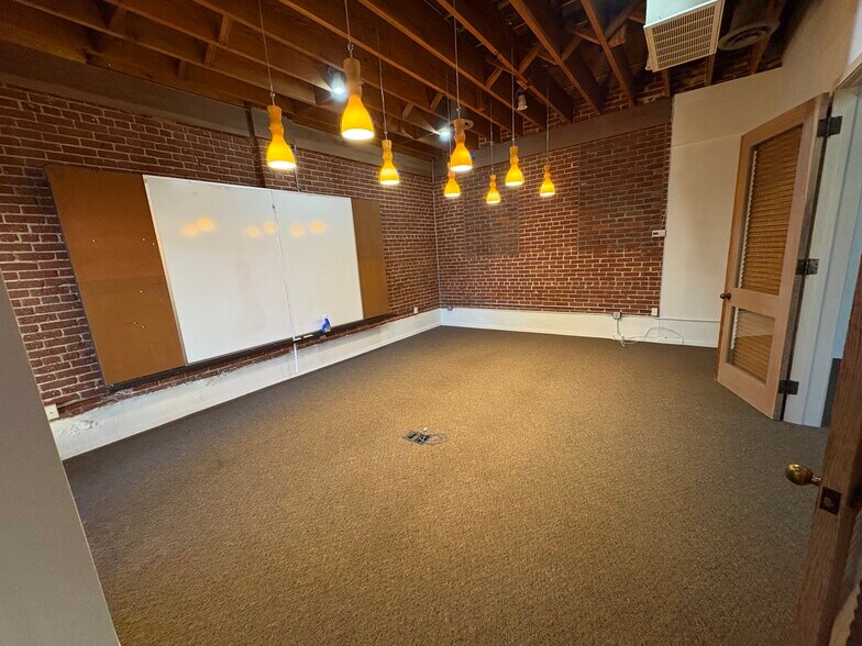 More Photos Of 1210-1214 E Green St, Pasadena Office For Lease