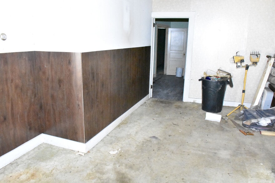 More Photos Of 106 S Main St, Springboro Storefront Retail Residential For Sale