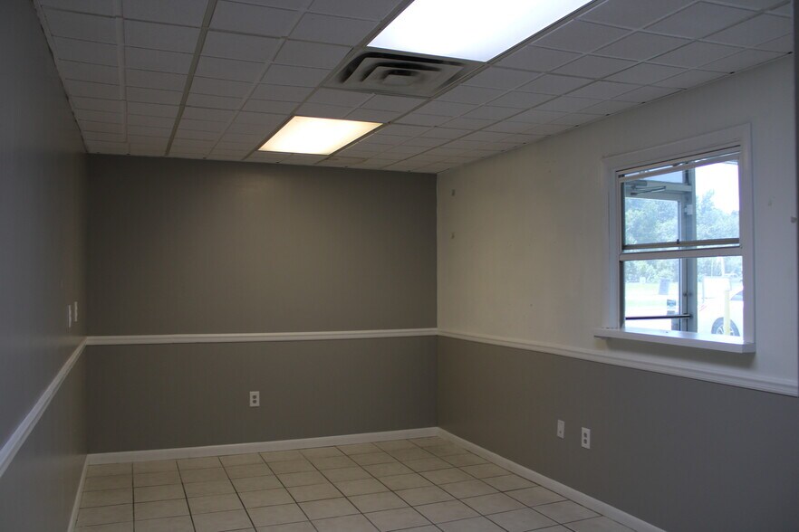 More Photos Of 3632 US Highway 92 E, Lakeland Storefront Retail Office For Lease