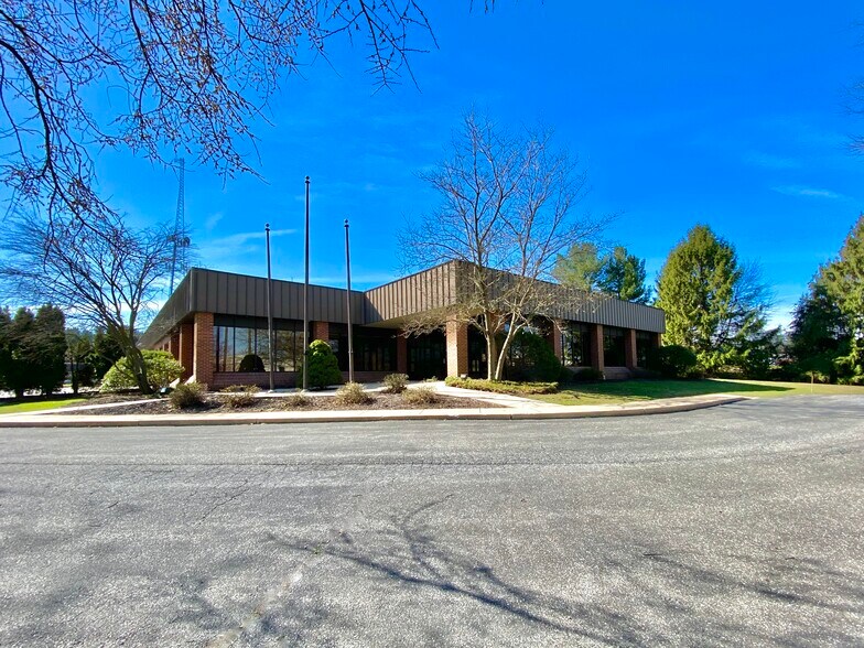 More Photos Of 3040 Industry Dr, Lancaster Flex For Sale