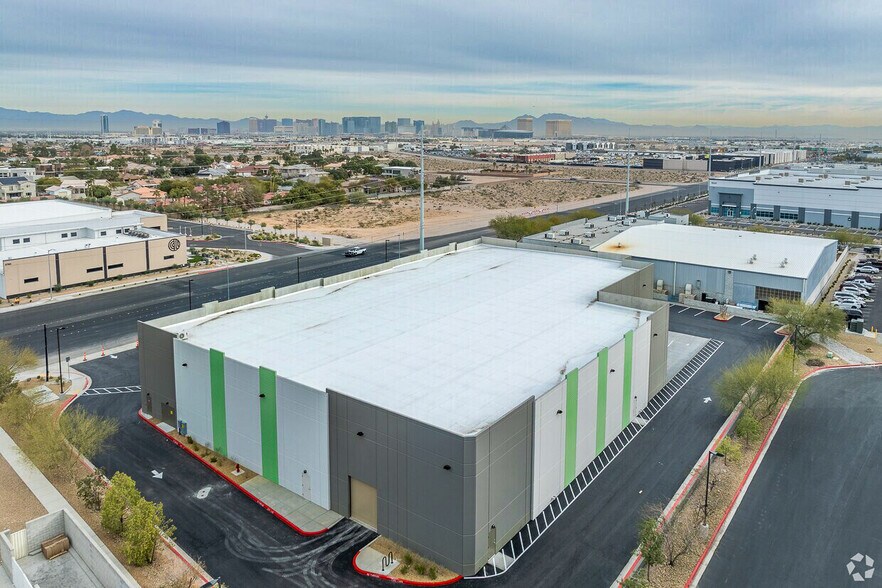 More Photos Of 5765 W Sunset Rd, Las Vegas Distribution For Lease
