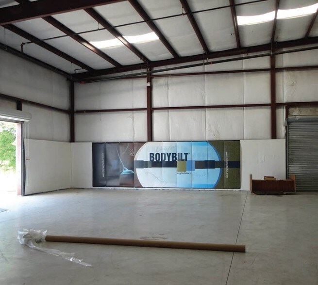 More Photos Of 1 Bodybilt Pl, Navasota Manufacturing For Sale