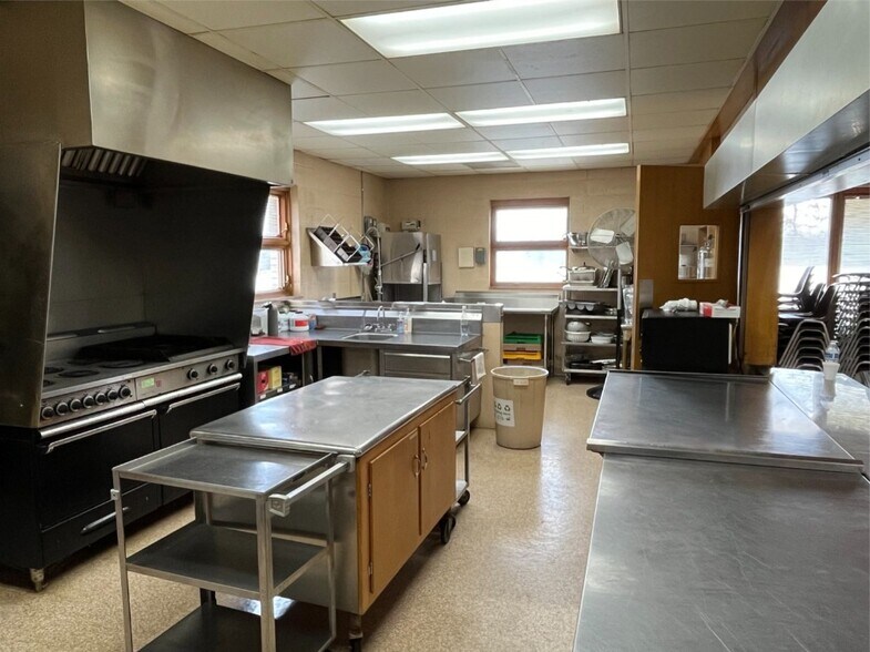 More Photos Of 5171 Commerce Rd, Orchard Lake Religious Facility For Lease