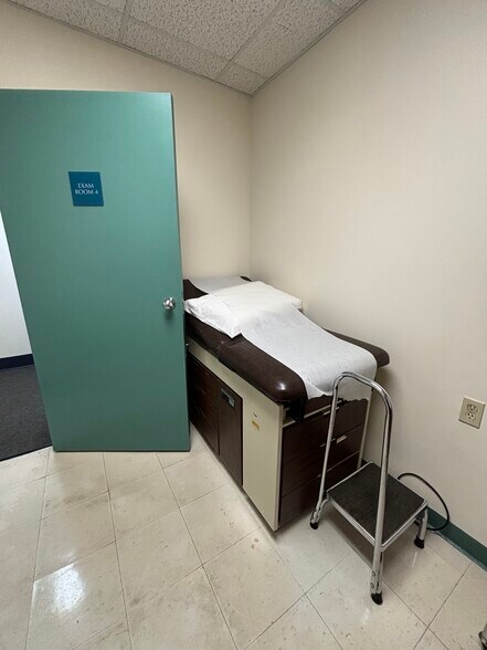 More Photos Of 1996 Centre St, West Roxbury Medical For Lease