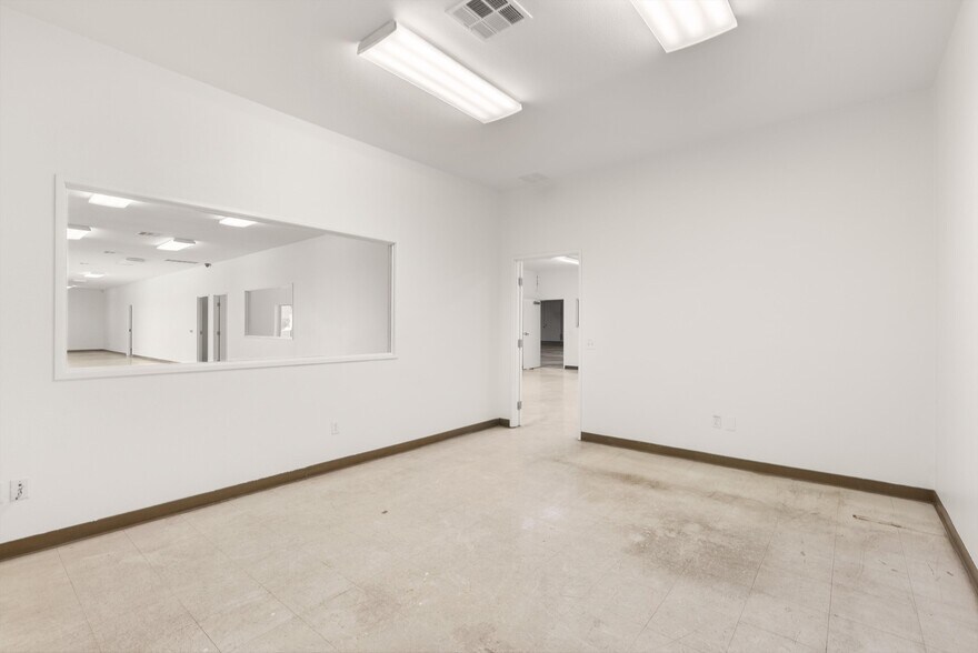 More Photos Of 6951 Oran Cir, Buena Park Warehouse For Lease