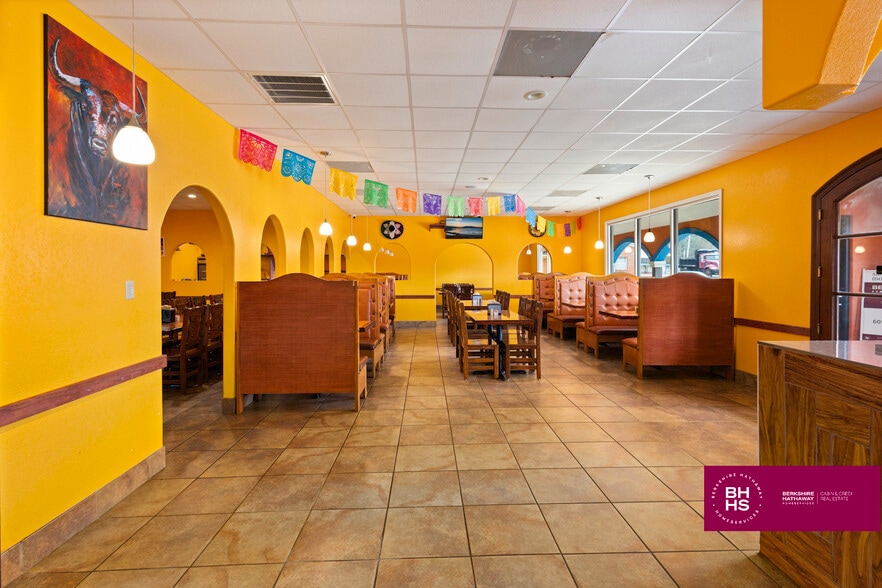 More Photos Of 958 E Main St, Liberty Restaurant For Sale