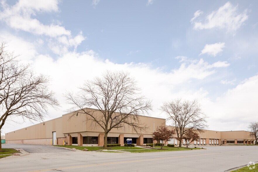 More Photos Of 2440 Pratt Blvd, Elk Grove Village Distribution For Lease