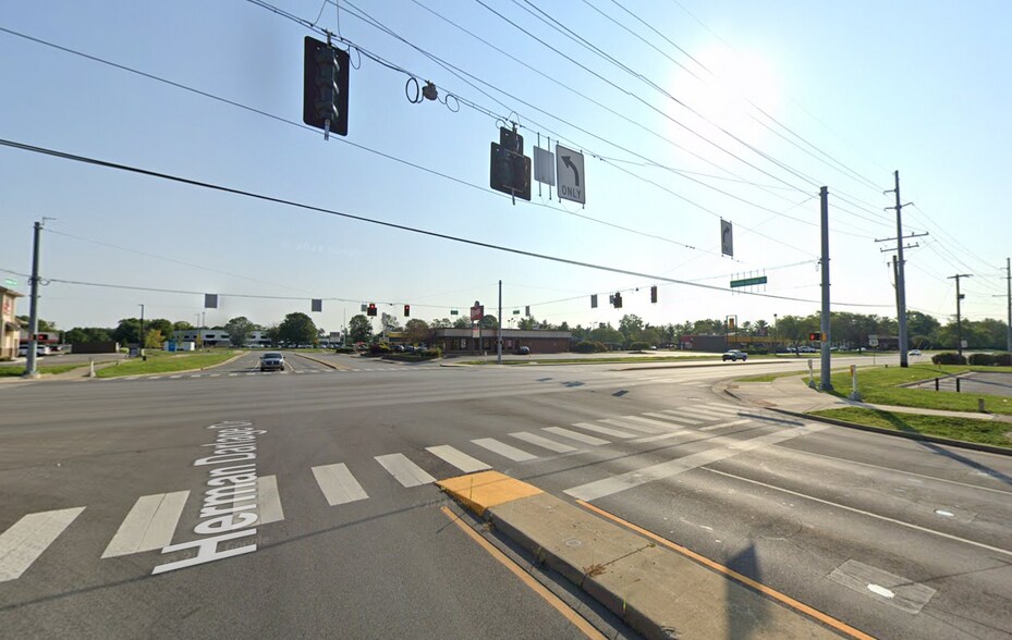 More Photos Of 2945 N National Rd, Columbus Restaurant For Lease