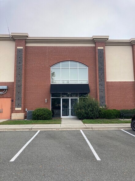 More Photos Of 10624 Metromont Pky, Charlotte Showroom For Sale