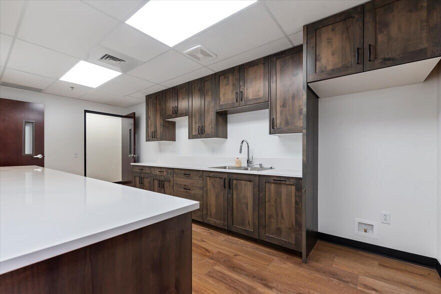 More Photos Of 2945 Badger Dr, Nampa Flex For Lease