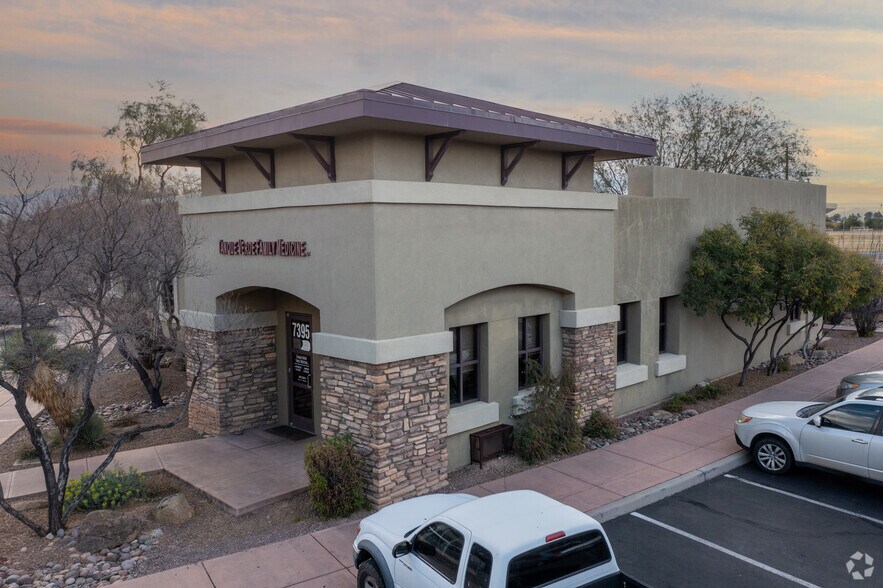 More Photos Of 7403 E Tanque Verde Rd, Tucson Office For Lease