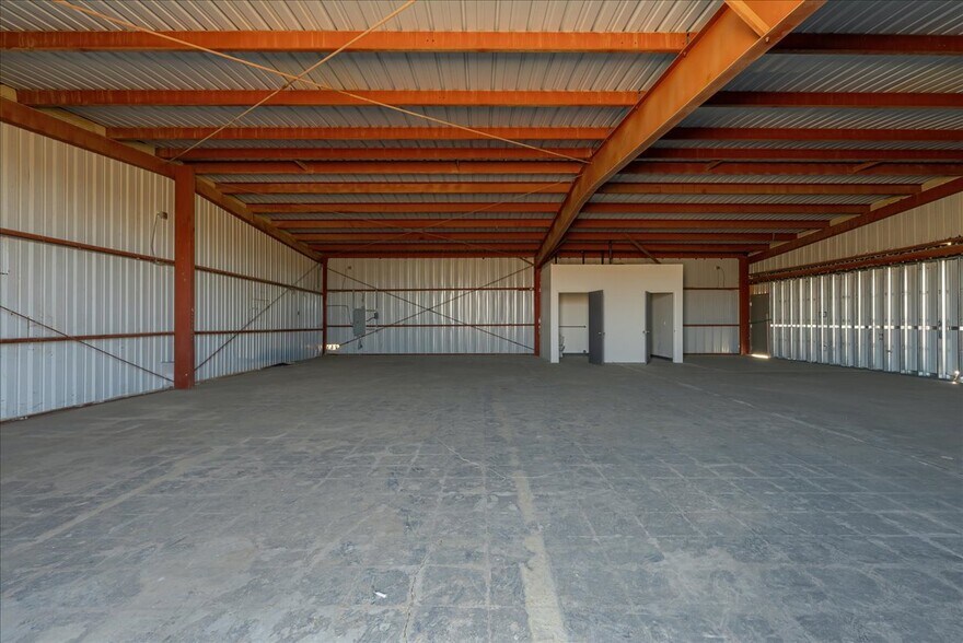 More Photos Of 6288 Curtis Pl, California City Warehouse For Sale