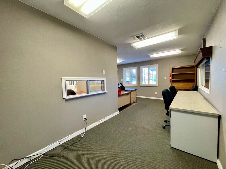 More Photos Of 821 W Main St, El Cajon Flex For Lease