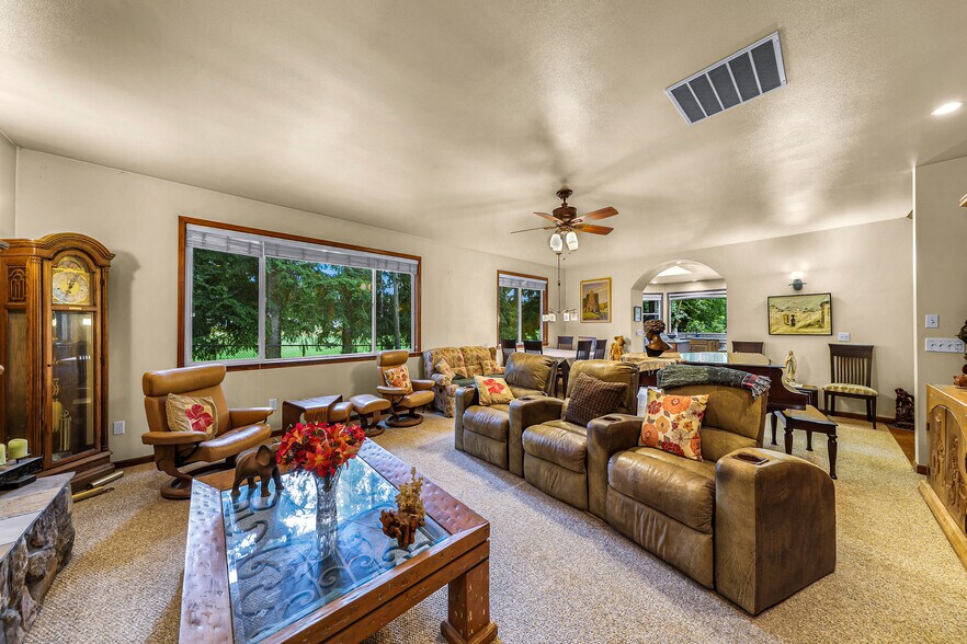 More Photos Of 918 Citadel Dr, Everson Multifamily For Sale