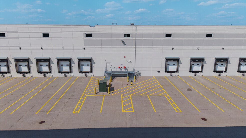 More Photos Of 2301 4th Ave E, Shakopee Manufacturing For Lease