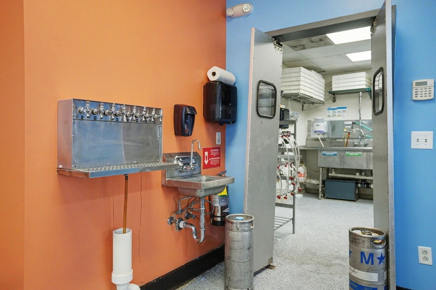 More Photos Of 110 W Bryan St, Savannah Freestanding For Lease