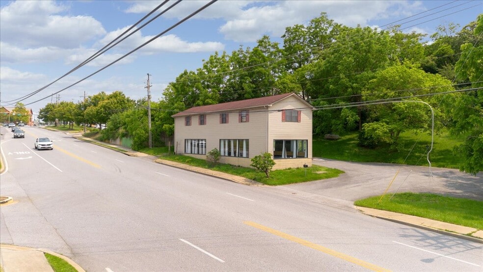 More Photos Of 104 W Ridgeville Blvd, Mount Airy Storefront Retail Office For Sale