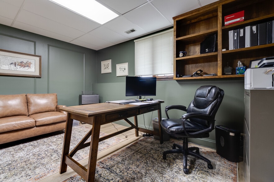 More Photos Of 601 Missouri St, Lawrence Office For Lease