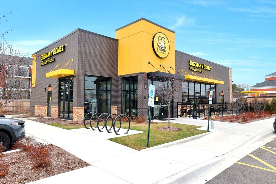 Primary Photo Of 795 E Golf Rd, Schaumburg Restaurant For Sale