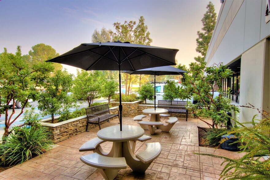 More Photos Of 3701 Pegasus Dr, Bakersfield Light Distribution For Lease