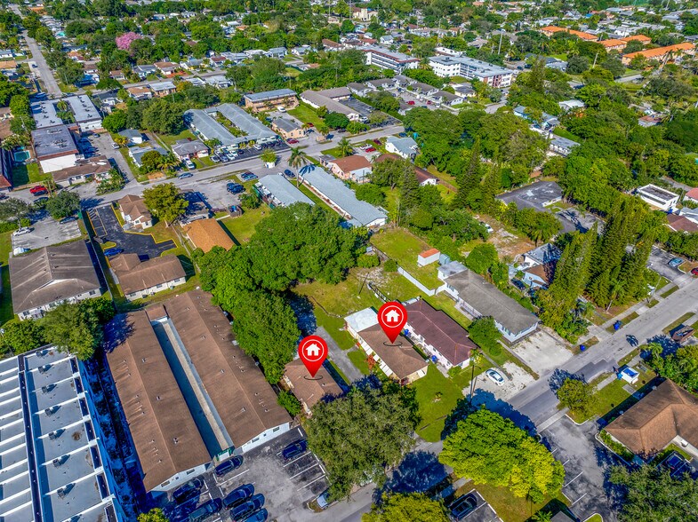 More Photos Of 2459 Pierce St, Hollywood Apartments For Sale