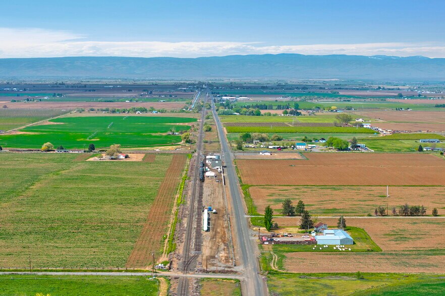More Photos Of 3800 Branch Rd, Wapato Distribution For Sale