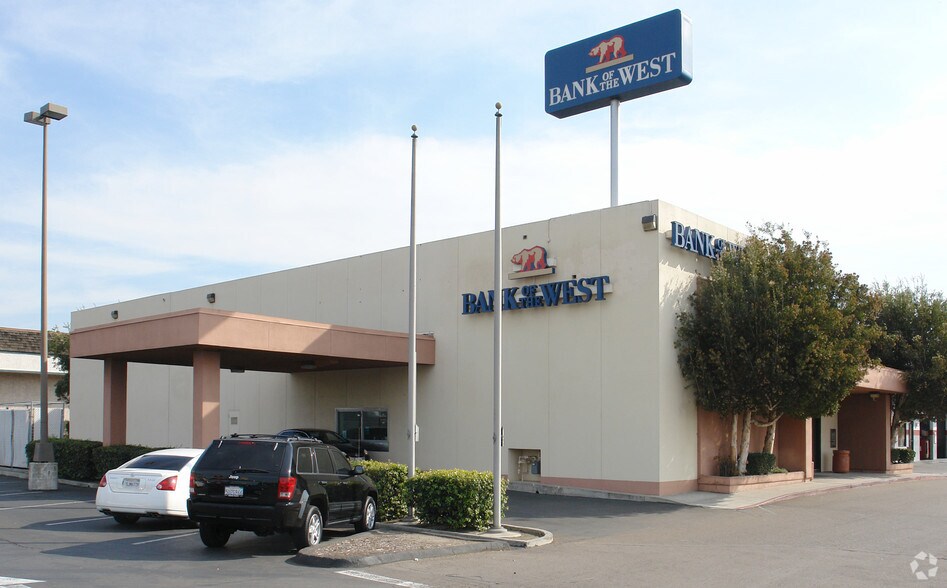 More Photos Of 661 Sweetwater Rd, Spring Valley Unknown For Lease