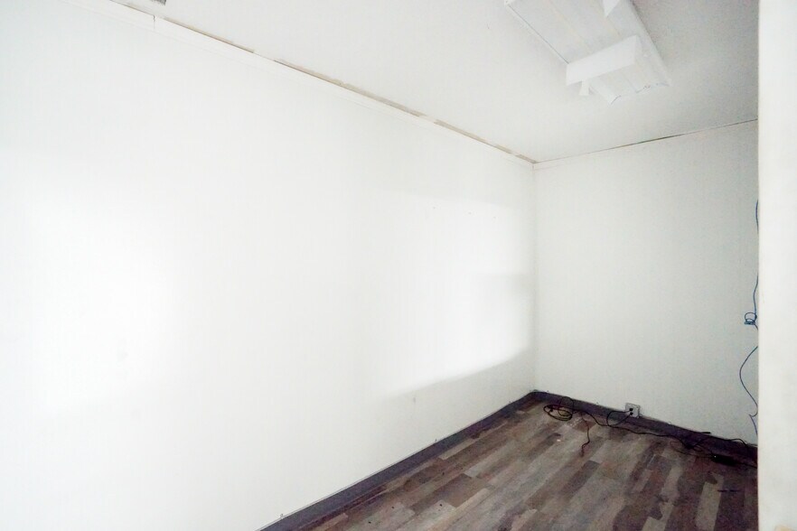 More Photos Of 13501 S Main St, Los Angeles Warehouse For Lease