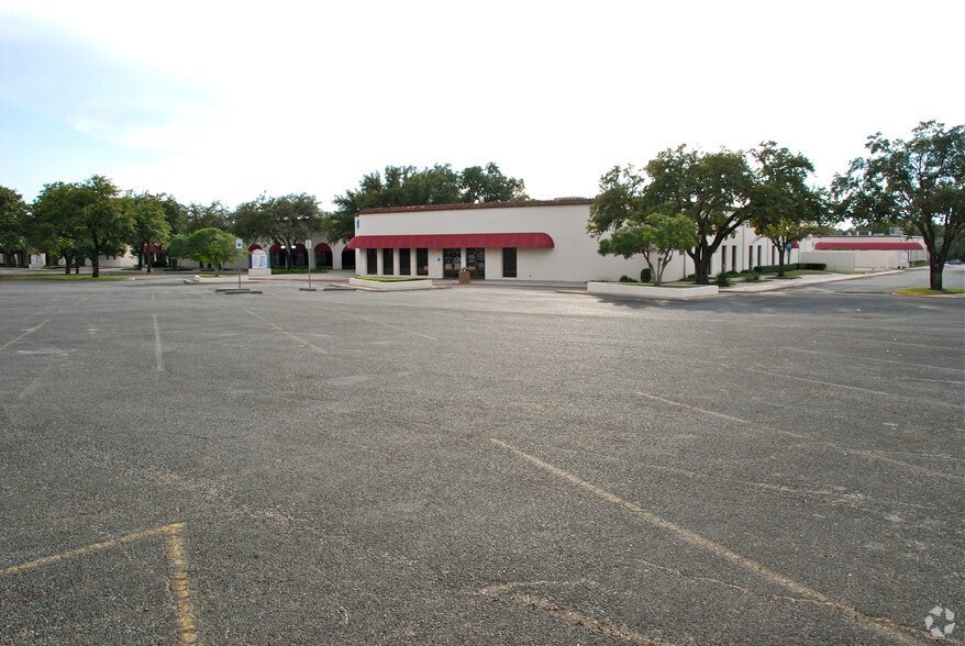 More Photos Of 3501 N Macarthur Blvd, Irving Medical For Sale