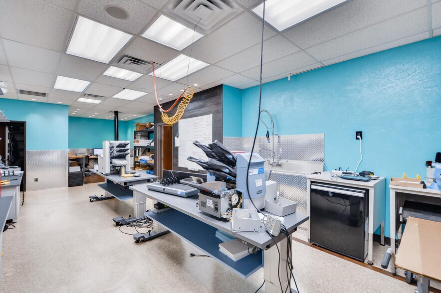 More Photos Of 2016 E Randol Mill Rd, Arlington Warehouse For Lease