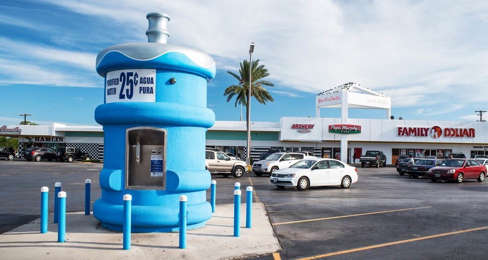 More Photos Of 3800-4060 S Staples St, Corpus Christi Storefront For Lease