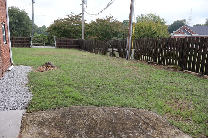 More Photos Of 108 NW Main St, Easley General Retail For Sale