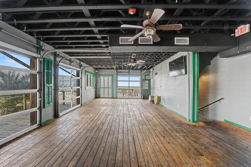 More Photos Of 113 S Beach Blvd, Bay Saint Louis Restaurant For Sale
