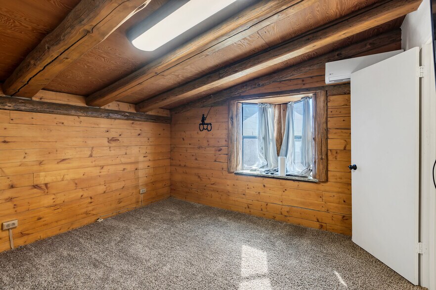 More Photos Of 1525 N Avenue D, Odessa Flex For Sale