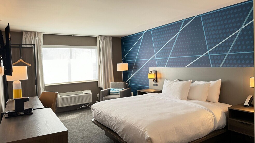 More Photos Of 1917 Dowling St, Kendallville Hotel For Sale