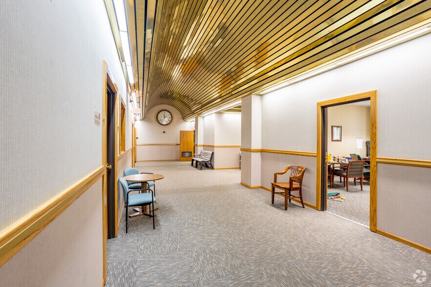 More Photos Of 1003 Central Ave, Fort Dodge Office For Sale