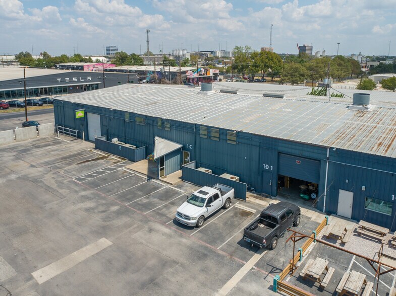 More Photos Of 415 E Saint Elmo Rd, Austin Unknown For Lease