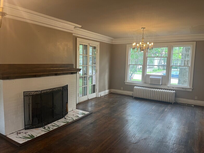 More Photos Of 1129 Walnut St, Springfield Restaurant For Sale