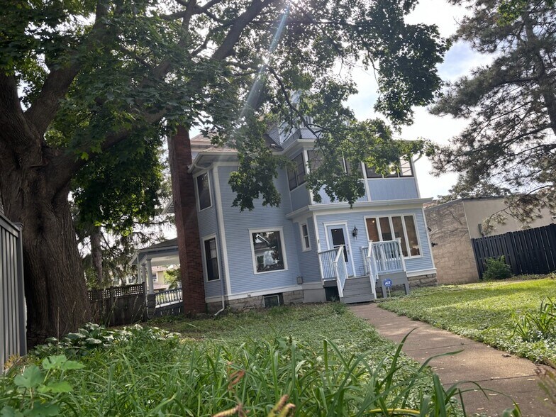 More Photos Of 1033 Grand Ave, Saint Paul Health Club For Sale