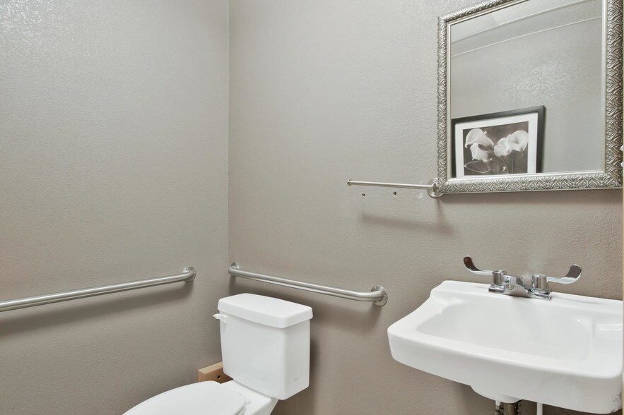 More Photos Of 1919 W Central Ave, El Dorado Warehouse For Lease