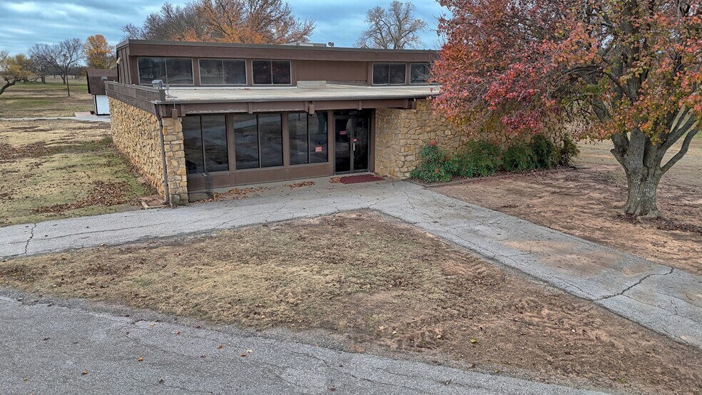 More Photos Of 400 W Martin Luther King Blvd, Duncan Sports And Entertainment For Sale