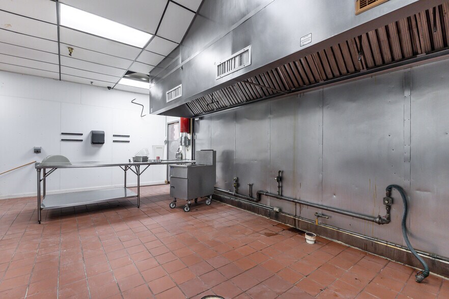 More Photos Of 128 W 8th St, Monroe General Retail For Sale