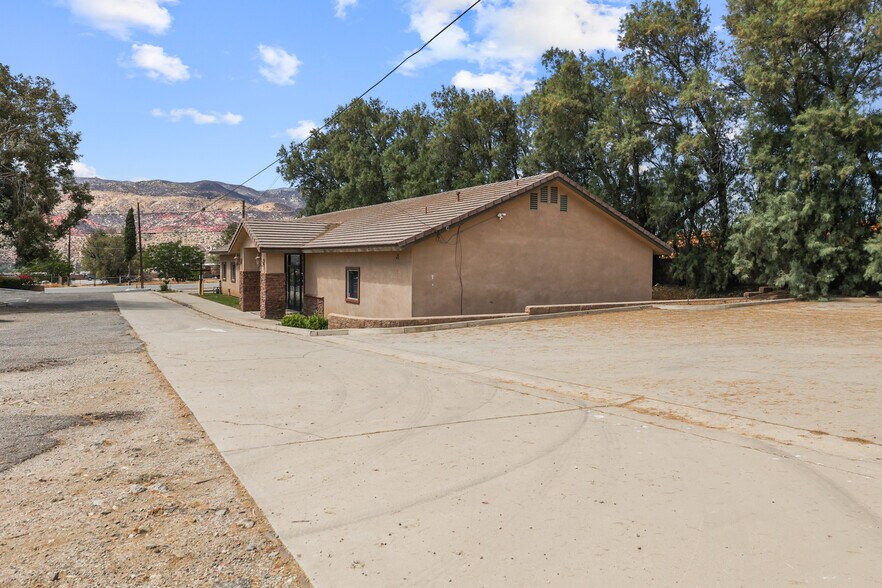 More Photos Of 1415 E Ramsey St, Banning Religious Facility For Lease