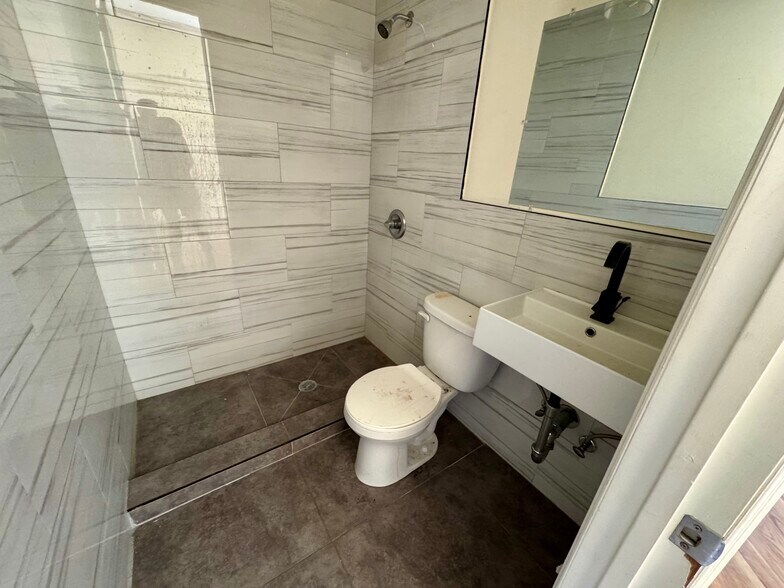 More Photos Of 1489 Fulton St, Brooklyn Storefront Retail Office For Lease