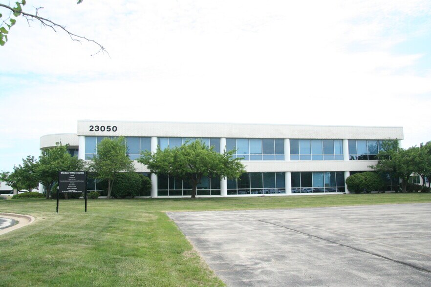 More Photos Of N28W23050 Roundy Dr, Pewaukee Office For Sale