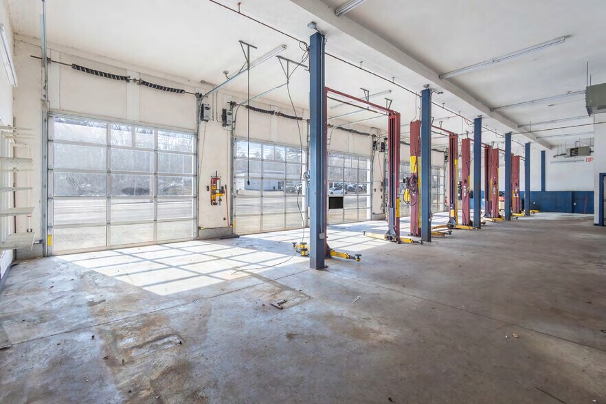 More Photos Of 50 Powder Mill Rd, Acton Flex For Sale