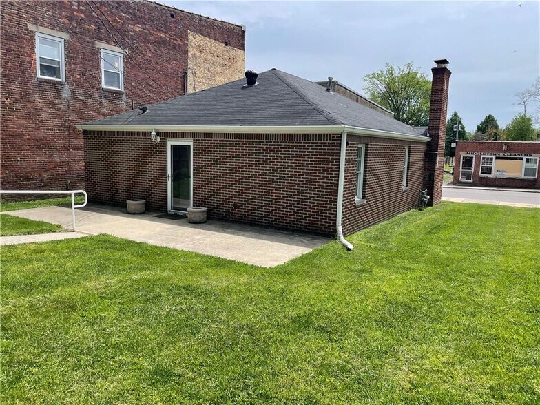 More Photos Of 458 Locust St, Middletown Office For Lease