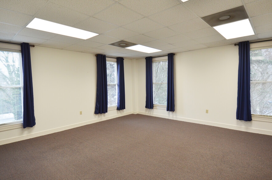 More Photos Of 4400 Silas Creek Pky, Winston-Salem Office For Lease