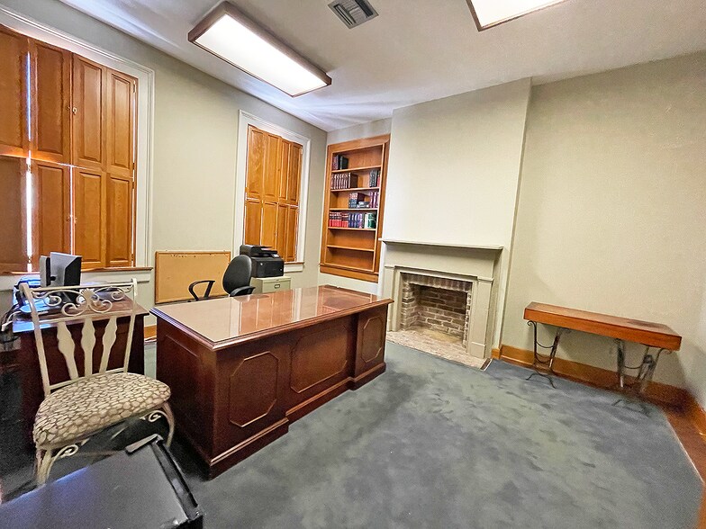 More Photos Of 56-58 S Conception St, Mobile Office For Lease